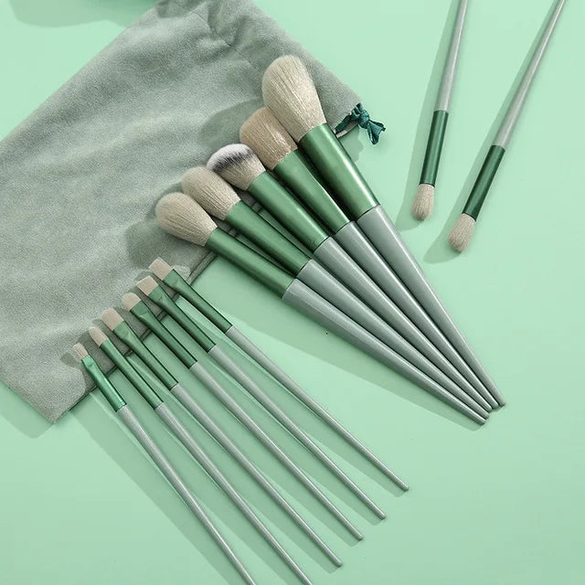 💄 13-Piece Makeup Brush Set – Soft Cosmetic Brushes with Storage Bag
