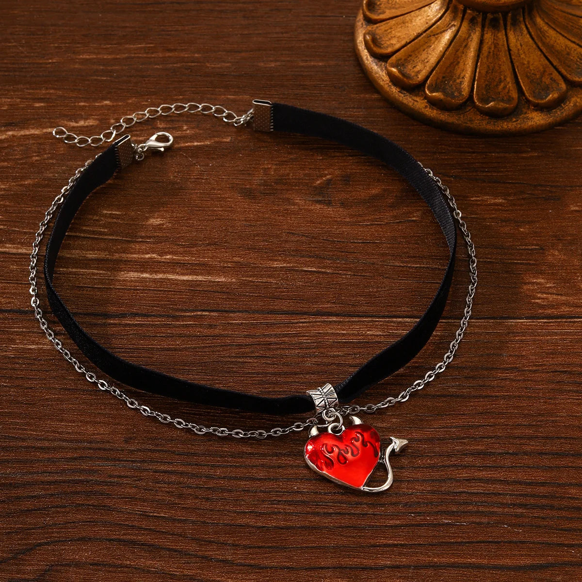 Gothic Lace Rose Choker Necklace – Neo-Gothic Women's Neck Accessory