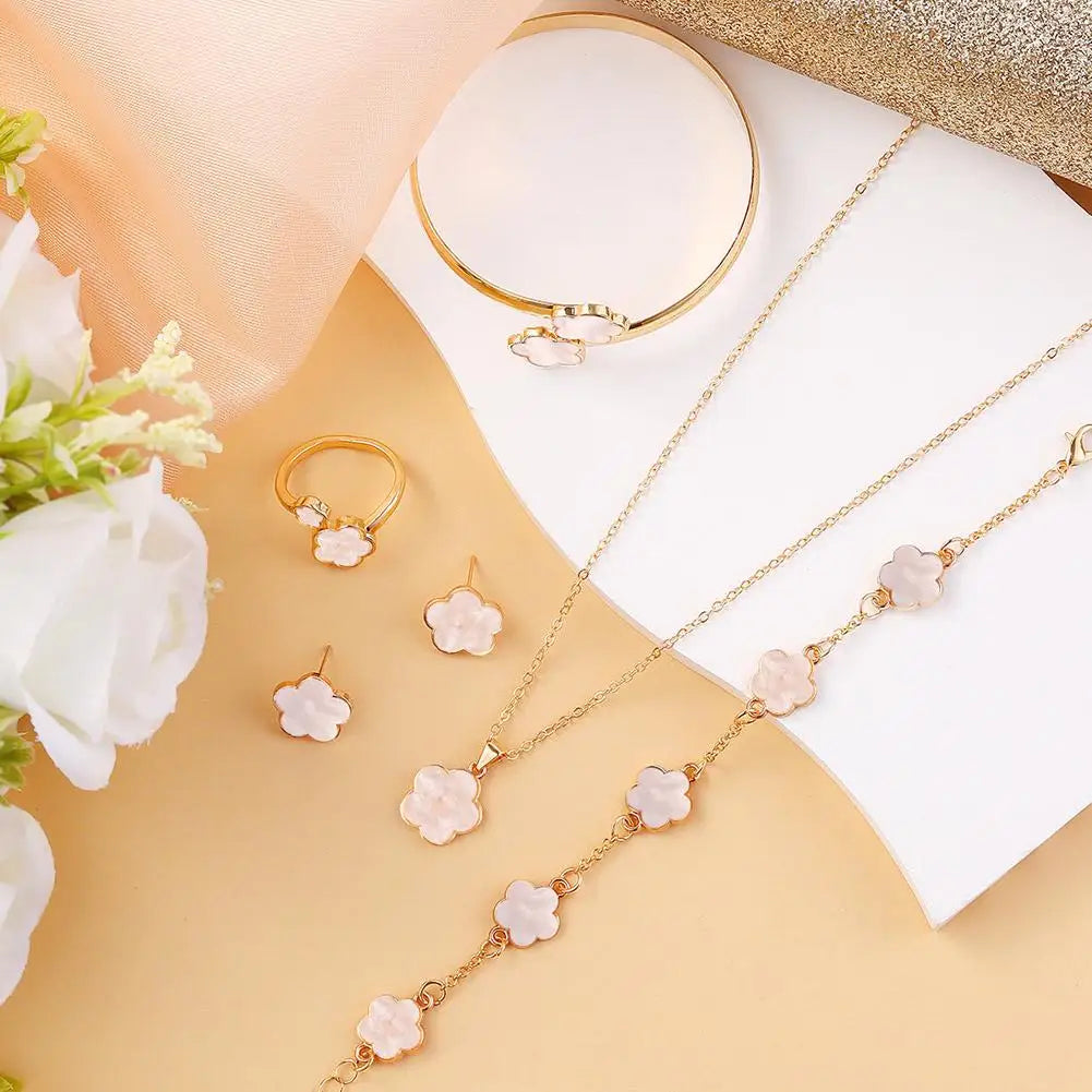 Elegant Five-Leaf Clover Jewelry