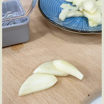 🧄 Manual Garlic Press &amp; Crusher – Stainless Steel Handheld Garlic Grinder