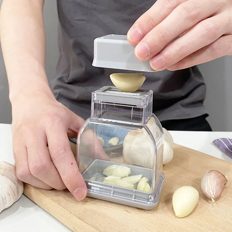 🧄 Manual Garlic Press &amp; Crusher – Stainless Steel Handheld Garlic Grinder