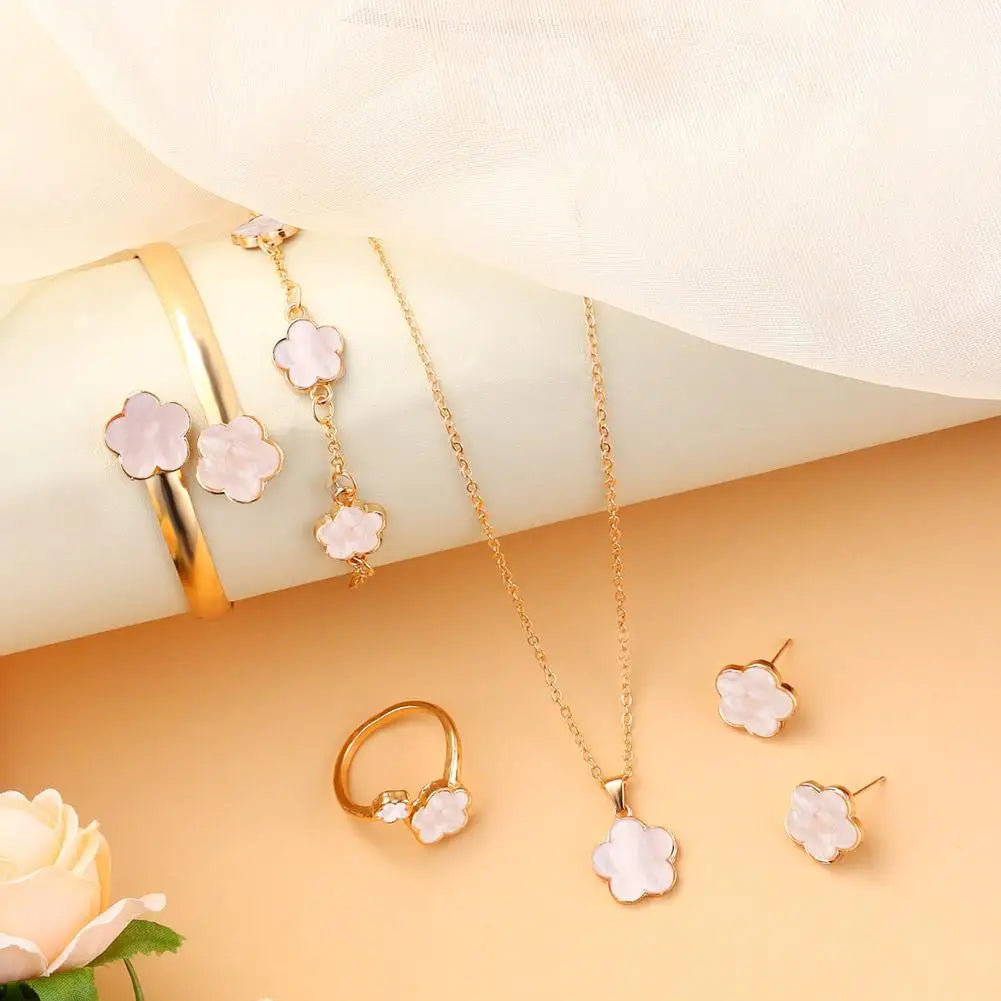 Elegant Five-Leaf Clover Jewelry