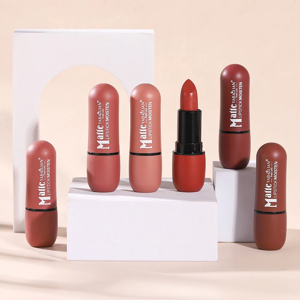 💄 Matte Velvet Lipstick – Long-Lasting High-Pigment Lip Color
